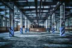 factory-building-3337207_1920-vignette